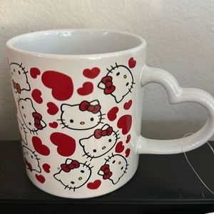 ✨NWT✨ Hello Kitty Sanrio Valentine’s Day heart mug.